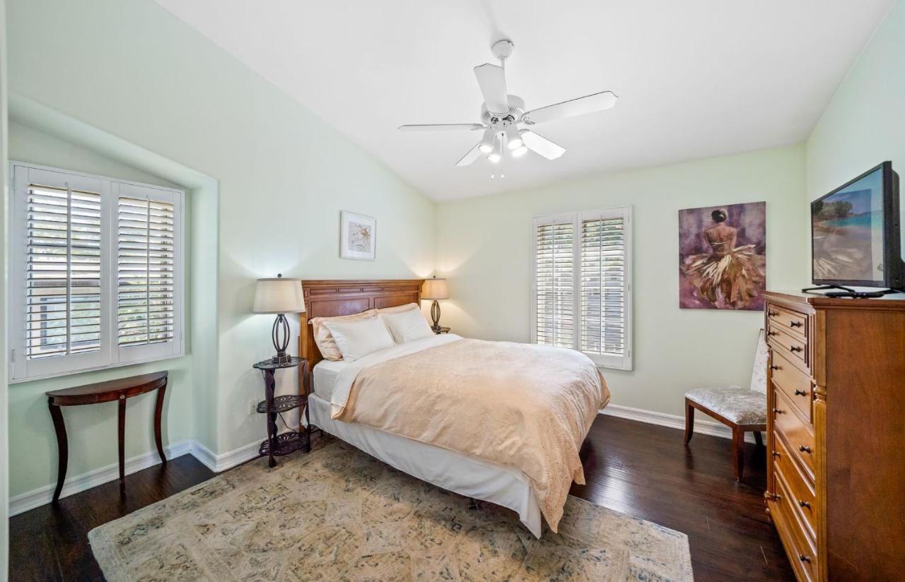 Hollywood Hills Homestay Лос-Анджелес Экстерьер фото