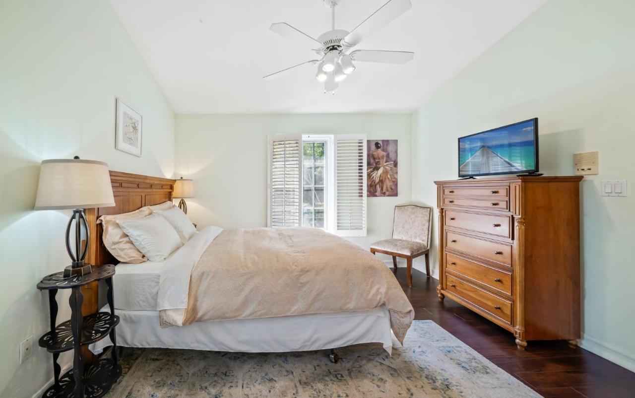 Hollywood Hills Homestay Лос-Анджелес Экстерьер фото