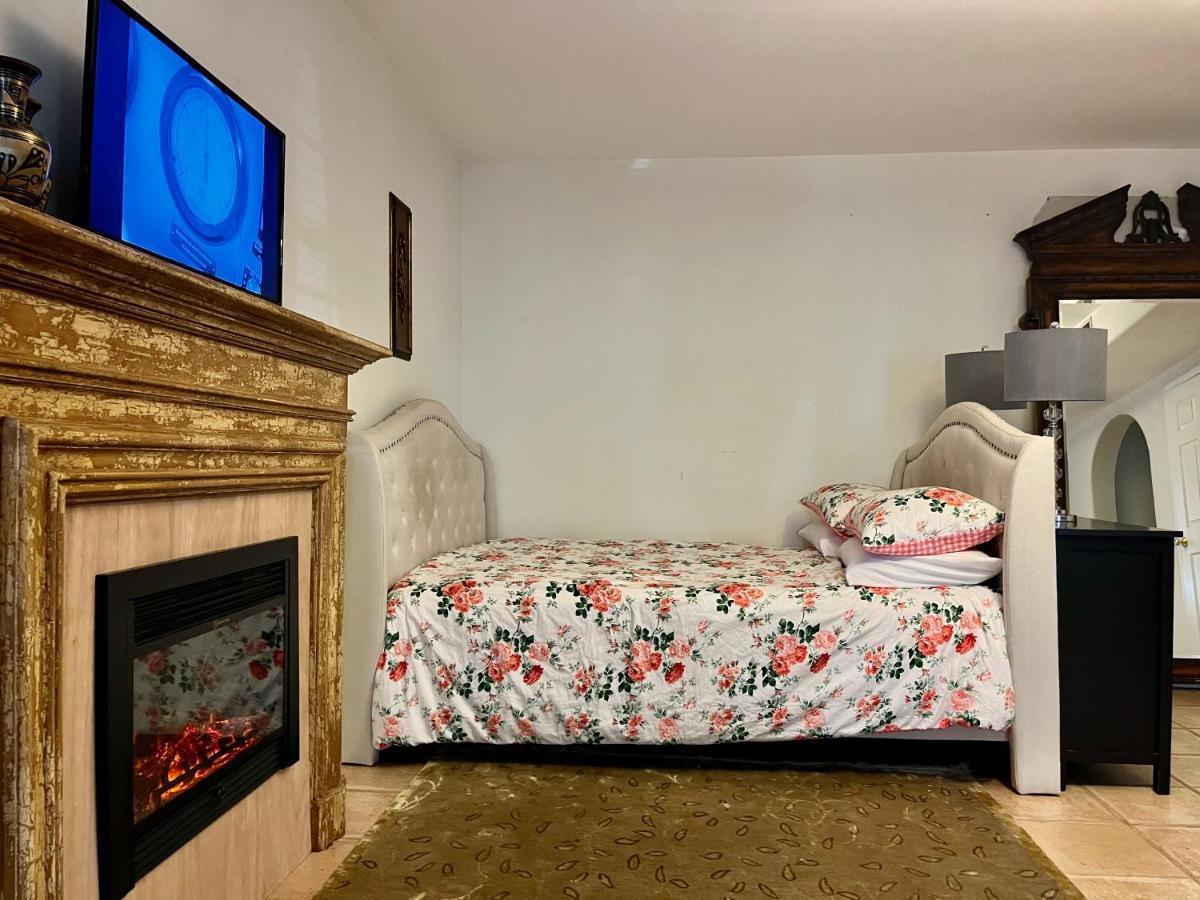 Hollywood Hills Homestay Лос-Анджелес Экстерьер фото